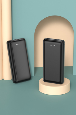 Banco de energia portátil com portas de entrada Micro USB e Tipo C para smartphones