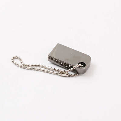 A mini unidade flash USB com furo pode colocar chaveiro de metal USB Flash Drive pode personalizar o logotipo do laser