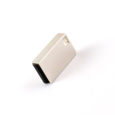 Uma unidade flash USB MINI de metal com superfície fosca e ângulo de lente de grande ângulo de 120 graus garantindo a proteção de dados