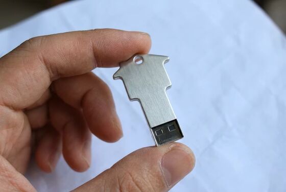 Pearl Chain Metal USB Flash Drive Prata Compacto Dispositivo de armazenamento Temperatura de operação Minus 50 a Mais 80 graus Ideal para negócios