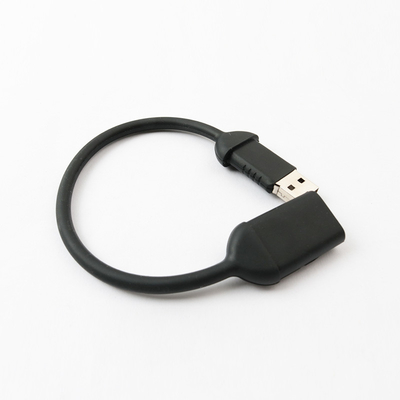 Classificado Uma unidade flash USB com 50MB/s de velocidade de escrita e 100MB/s de velocidade de leitura