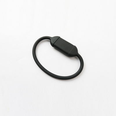 Classificado Uma unidade flash USB com 50MB/s de velocidade de escrita e 100MB/s de velocidade de leitura