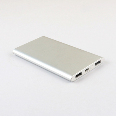 Gravando LOGO Metal Portable Power Bank 5000MAH com dissipação de calor aperfeiçoada
