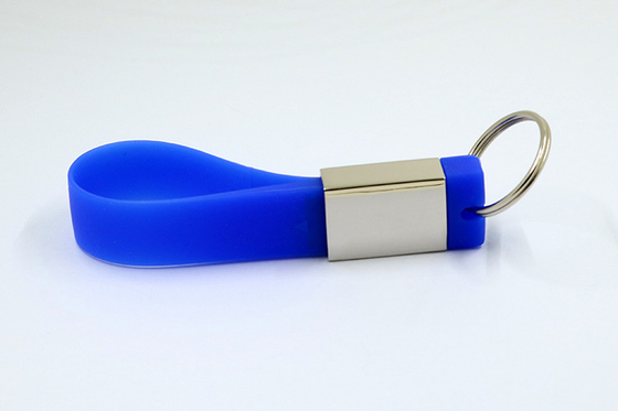 O punho instantâneo impermeável USB do silicone do UDP conduz 64GB com porta-chaves