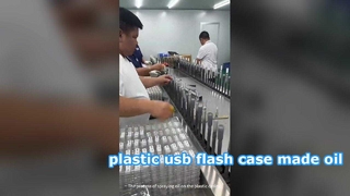 processo de pulverização de óleo no invólucro de plástico